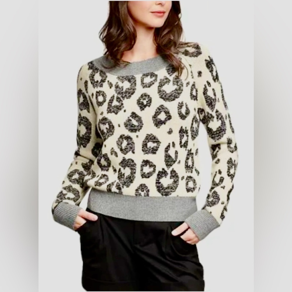 GAP Medium animal print sweater. Nylon/wool/acrylic blend. EUC.